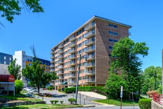 Boling Brook Towers in Alexandria, VA - Foto de edificio - Primary Photo