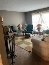 826 Reno Dr in Louisville, OH - Foto de edificio - Building Photo