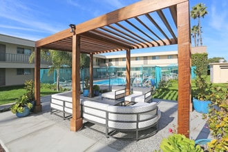 Villa Pacific Apartments *$500.00 off * in San Diego, CA - Building Photo - Building Photo