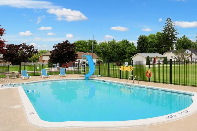 304 Bella Vista Apartments in Leamington, ON - Building Photo - Building Photo