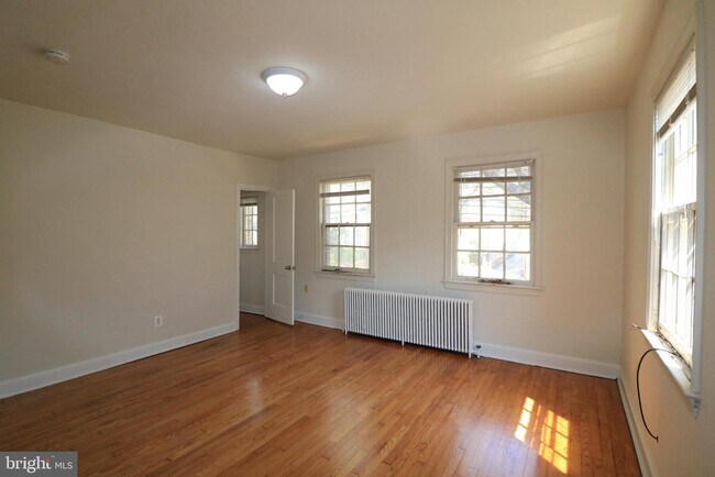 4482 MacArthur Blvd NW in Washington, DC - Building Photo - Building Photo