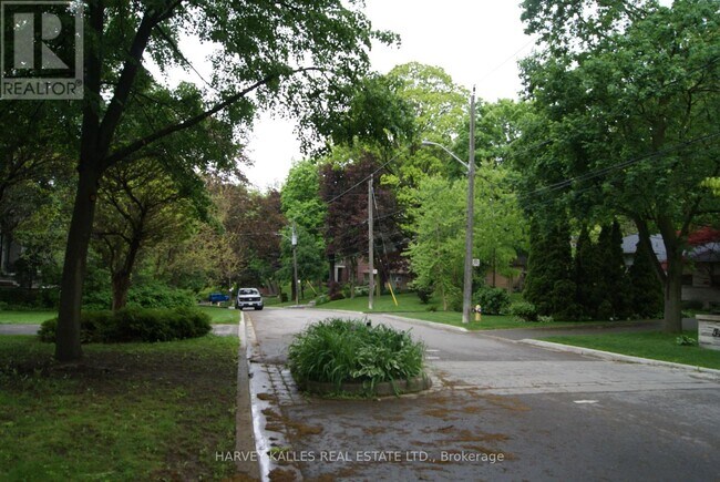 53 Greenbrook Dr in Toronto, ON - Building Photo - Building Photo
