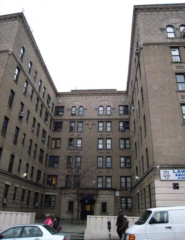 901 Walton Ave in Bronx, NY - Building Photo - Building Photo