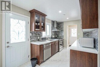 760 Consort Crescent in Mississauga, ON - Building Photo - Building Photo
