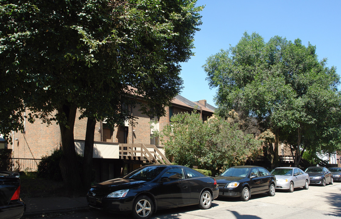 COPELAND COURT in Pittsburgh, PA - Building Photo