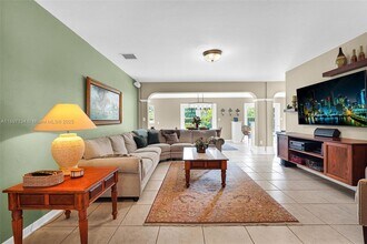 8220 SW 162nd St in Palmetto Bay, FL - Building Photo - Building Photo