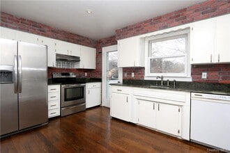 158 Dykeman Rd in Carmel, NY - Building Photo - Building Photo