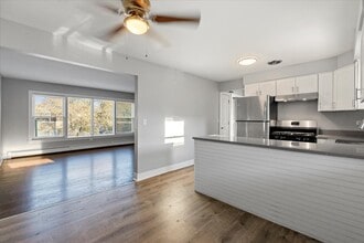 5834 W Montrose Ave in Chicago, IL - Building Photo - Building Photo