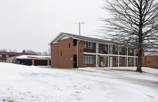 1275 Fairlawn St in Louisville, OH - Building Photo - Building Photo