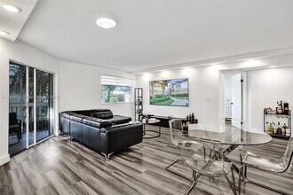 9901 Westview Dr in Coral Springs, FL - Building Photo - Building Photo