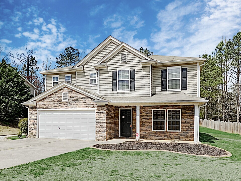 243 Autumn Creek Dr in Dallas, GA - Building Photo