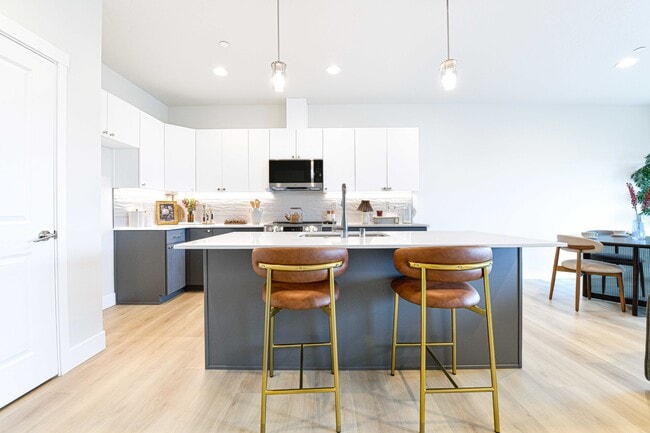 property at 925 N Elm Ave