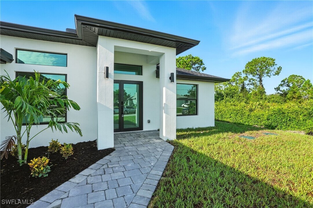 2607 38th St SW in Lehigh Acres, FL - Building Photo