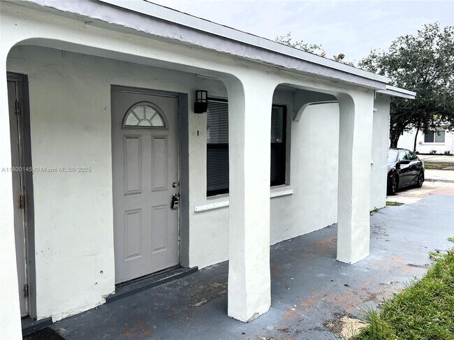 2226 Cody St in Hollywood, FL - Foto de edificio - Building Photo