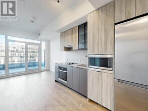 1037 The Queensway in Toronto, ON - Building Photo - Building Photo