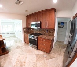 2432 SE 13th St in Pompano Beach, FL - Building Photo - Building Photo
