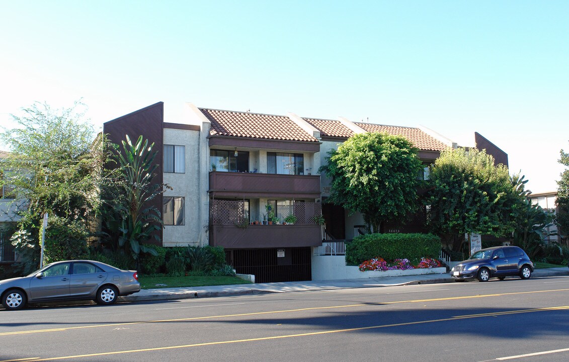 14424 Magnolia Blvd in Sherman Oaks, CA - Building Photo