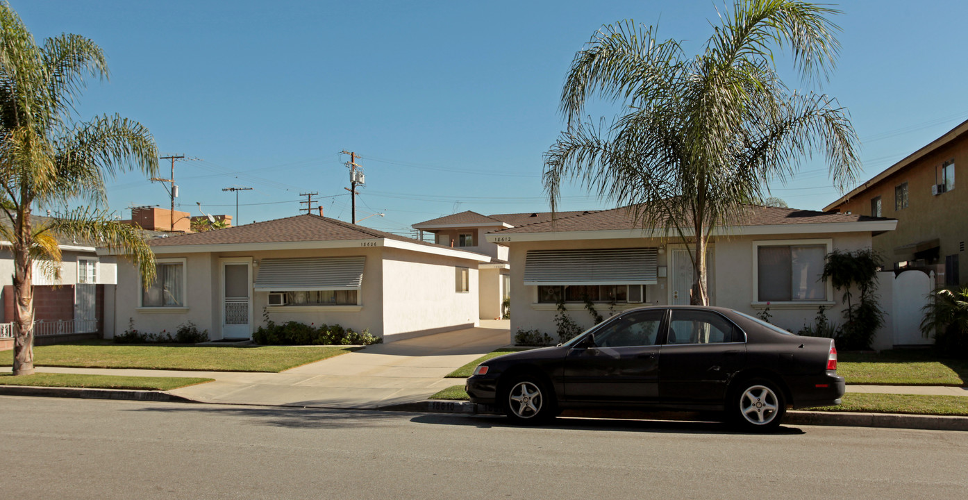 18606-18612 Corby Ave in Artesia, CA - Foto de edificio