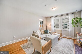 2914 Meadow Ln in Falls Church, VA - Building Photo - Building Photo