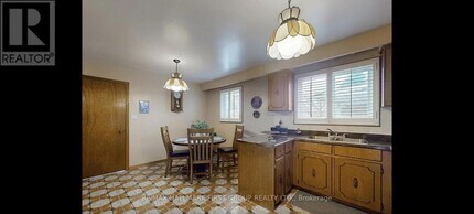 23 St Paschal Ct in Toronto, ON - Building Photo - Building Photo