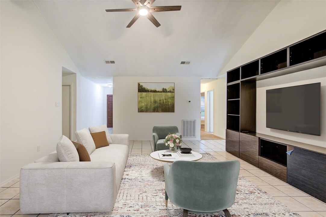 2215 Squire Dobbins Dr in Sugar Land, TX - Building Photo