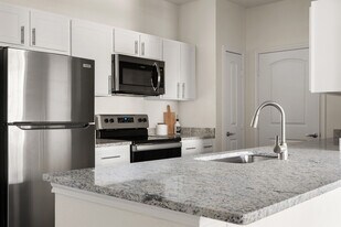 Lakeside Villas (Dallas) in Grand Prairie, TX - Building Photo