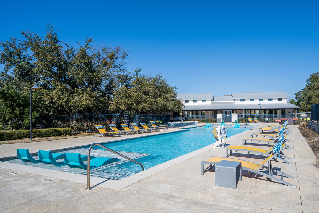 Creekside At Kenney's Fort in Round Rock, TX - Building Photo