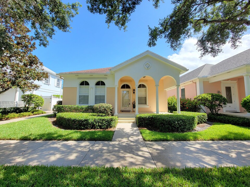 229 Poinciana Dr in Jupiter, FL - Building Photo