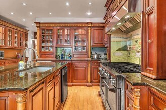 313 W 71st St in New York, NY - Building Photo - Building Photo