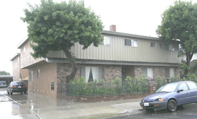 4834 W 118th Pl in Hawthorne, CA - Foto de edificio - Building Photo