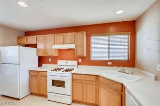 8725 Pitch Fork Ave in Las Vegas, NV - Building Photo - Building Photo