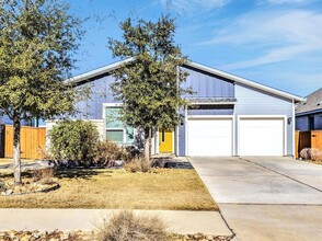 11005 American Mustang Lp in Manor, TX - Building Photo - Building Photo