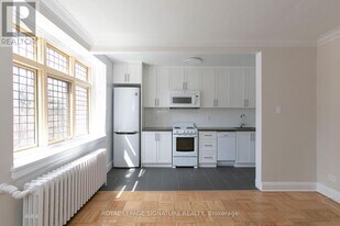 398 Avenue Rd in Toronto, ON - Building Photo