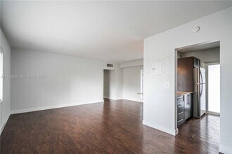 1940 Biarritz Dr in Miami Beach, FL - Building Photo - Building Photo