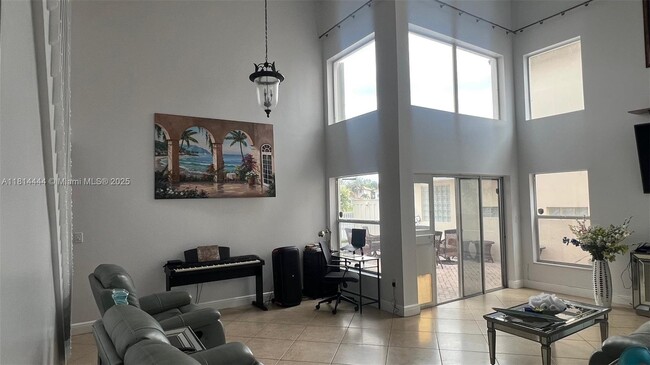 1590 Seagrape Way in Hollywood, FL - Building Photo - Building Photo