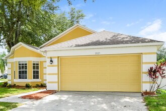 2025 White Eagle St in Clermont, FL - Foto de edificio - Building Photo