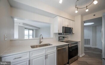 2151 Jamieson Ave in Alexandria, VA - Building Photo - Building Photo