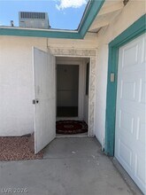 6158 Woodbury Ave in Las Vegas, NV - Building Photo - Building Photo