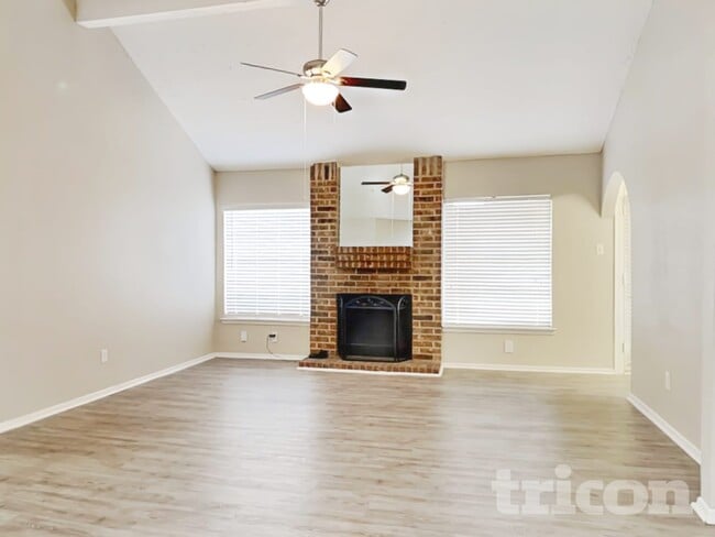 4601 Greenwood Dr in Rosenberg, TX - Foto de edificio - Building Photo