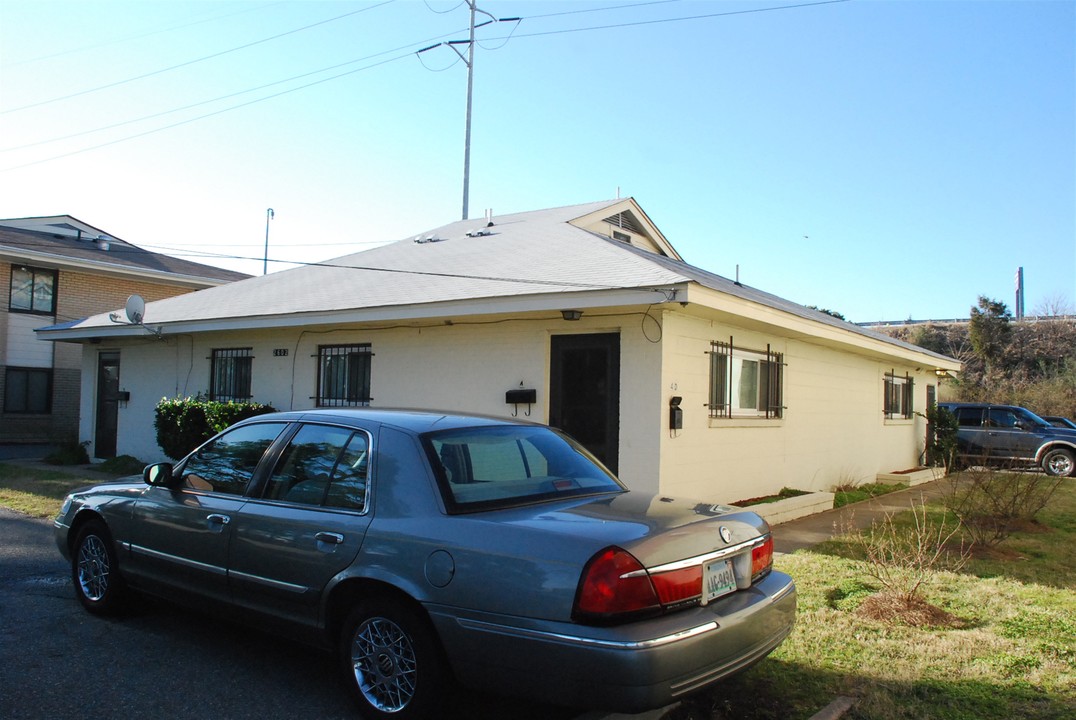 2602 Pembroke Ave in Hampton, VA - Building Photo