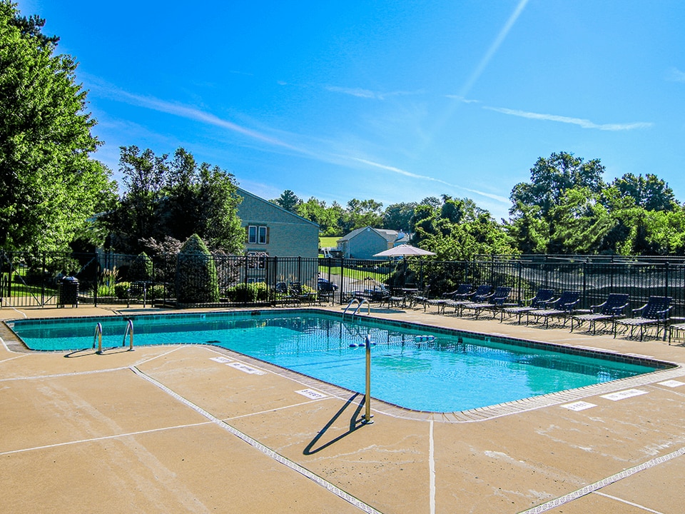 Village Royale in St. Louis, MO - Building Photo