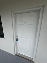 3540 Whitehall Dr in West Palm Beach, FL - Foto de edificio - Building Photo
