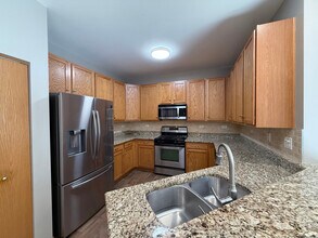 239 Springbrook Trail S in Oswego, IL - Building Photo - Building Photo