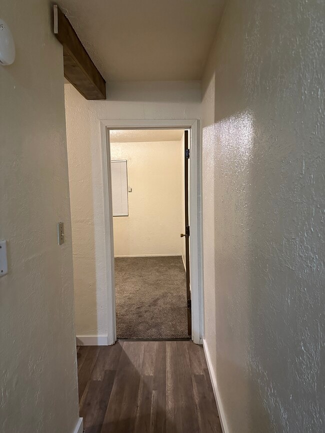 2022 Isleta Blvd SW in Albuquerque, NM - Foto de edificio - Building Photo