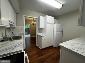 1775 Ivy Oak Square in Reston, VA - Foto de edificio - Building Photo