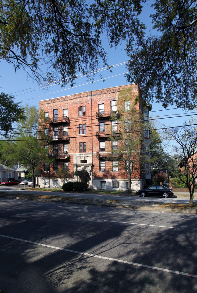 Confederate Apartments in Wilmington, NC - Building Photo - Building Photo