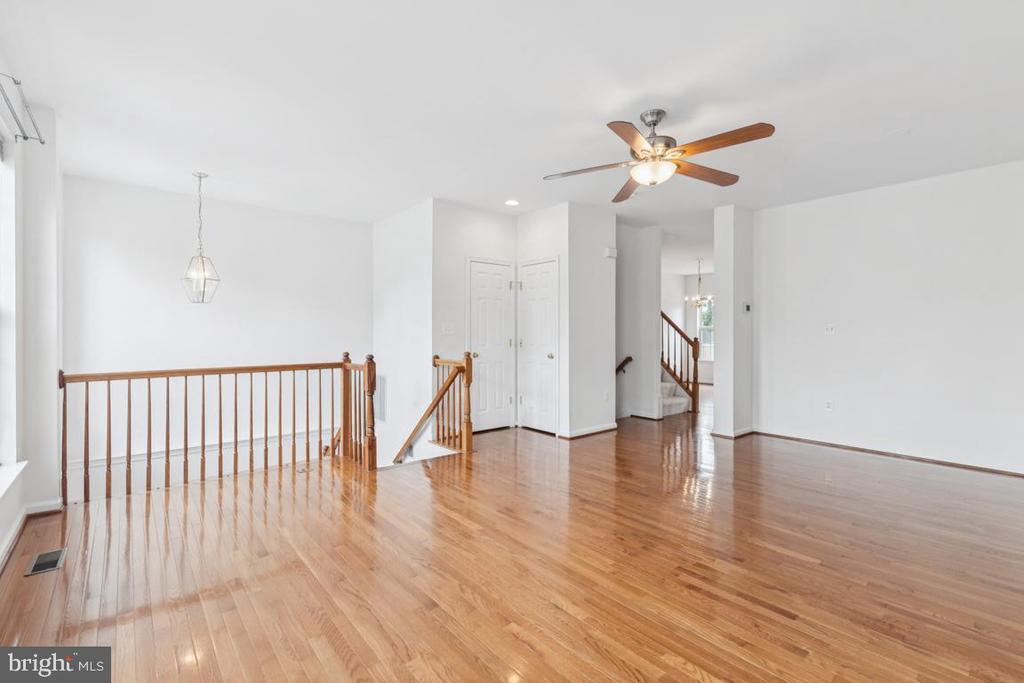 42783 Shaler St in Chantilly, VA - Building Photo