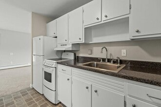 46 Fairway Ave, Unit 2 in Tiverton, RI - Building Photo - Building Photo