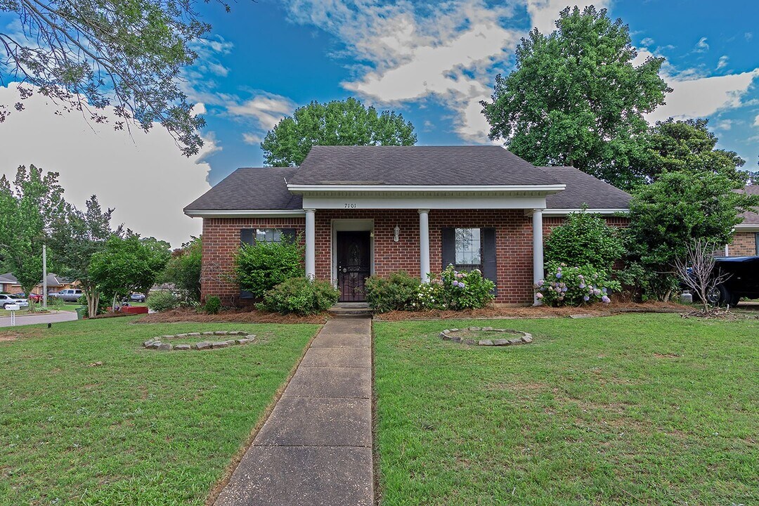 7101 Breckenridge Dr in Montgomery, AL - Building Photo