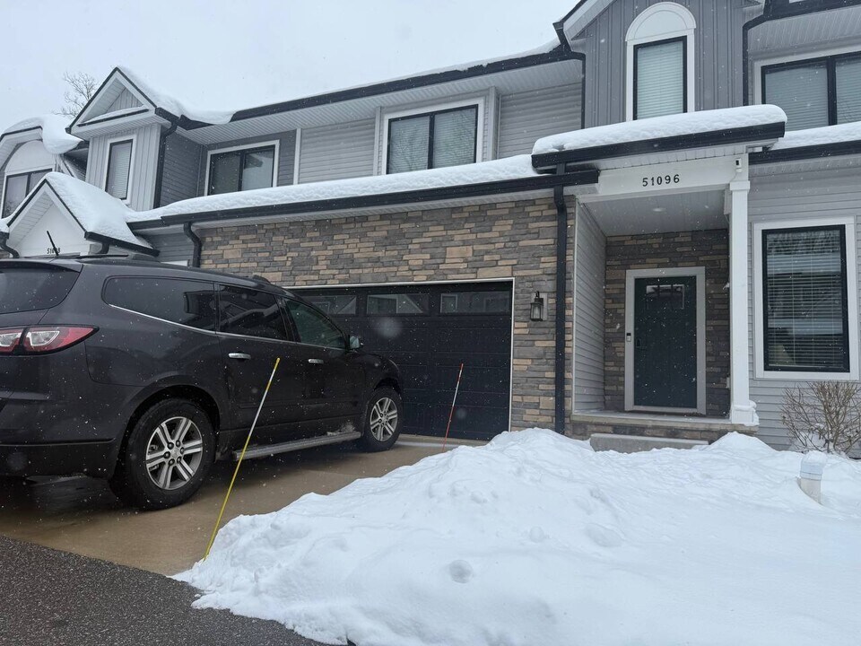 51096 Cherry Rd in Granger, IN - Building Photo